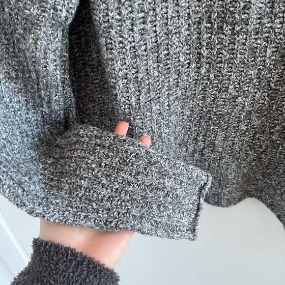 American Eagle Sweater - Picture 2 of 4